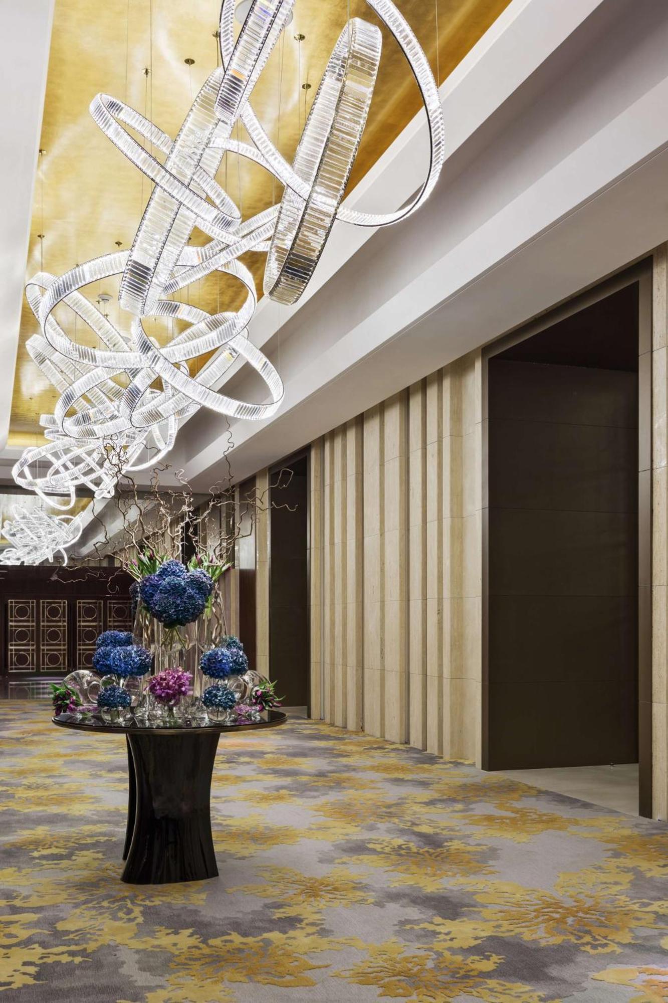 Hyatt Regency Riyadh Olaya Extérieur photo The lobby of the hotel