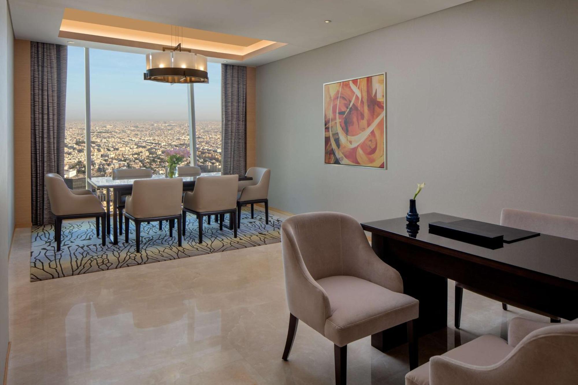 Hyatt Regency Riyadh Olaya Extérieur photo A dining room in a typical apartment