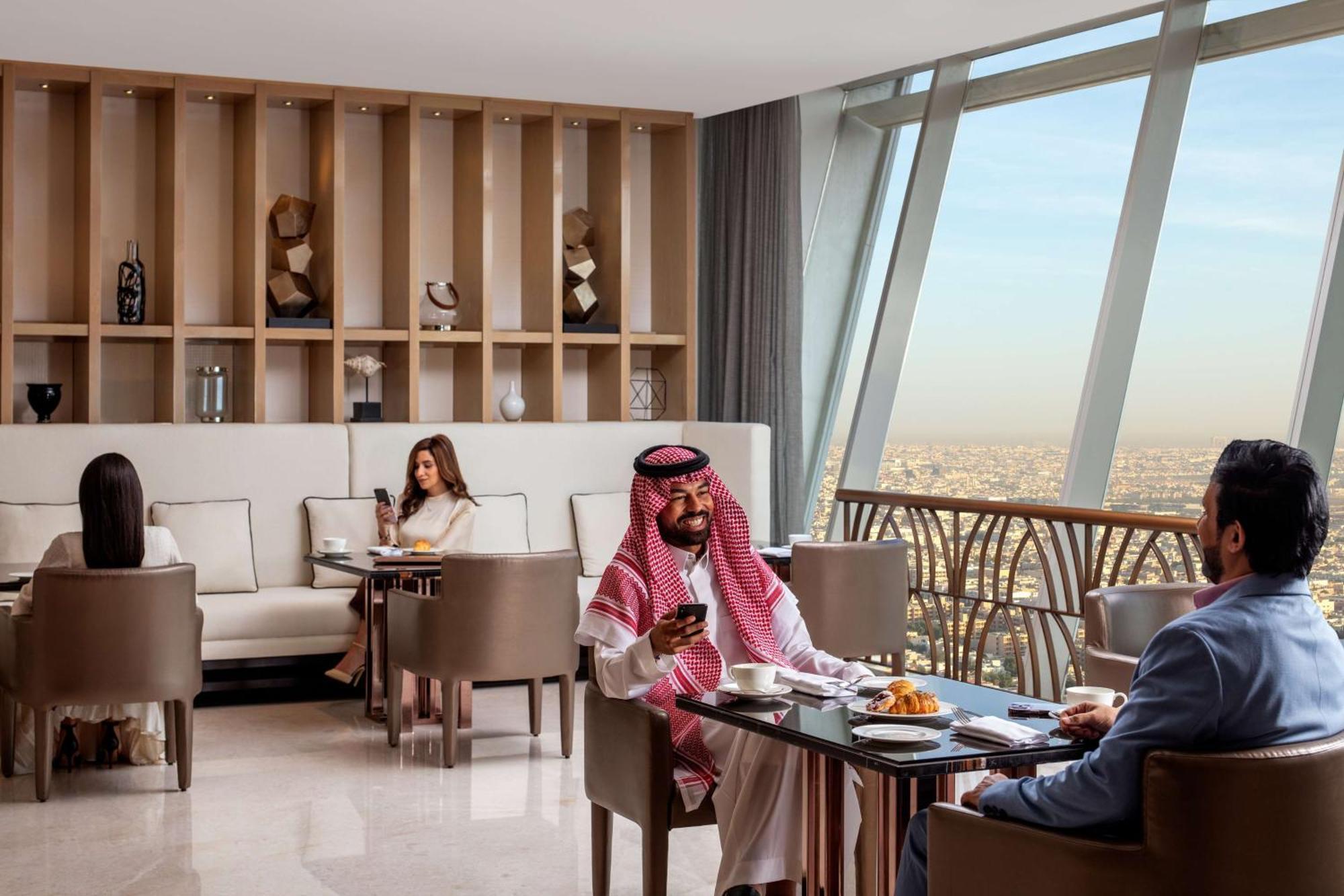 Hyatt Regency Riyadh Olaya Extérieur photo The Lounge at the Ritz-Carlton, Riyadh