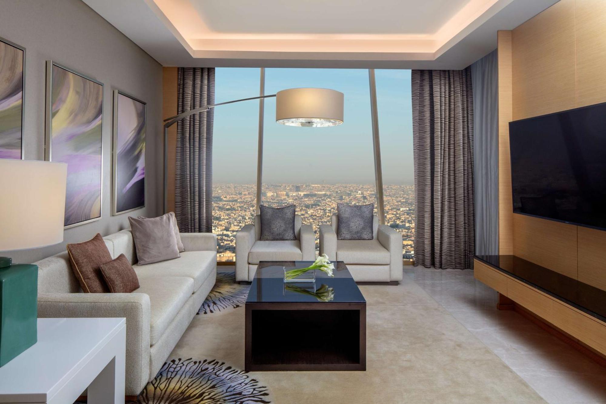 Hyatt Regency Riyadh Olaya Extérieur photo A living room in a typical apartment