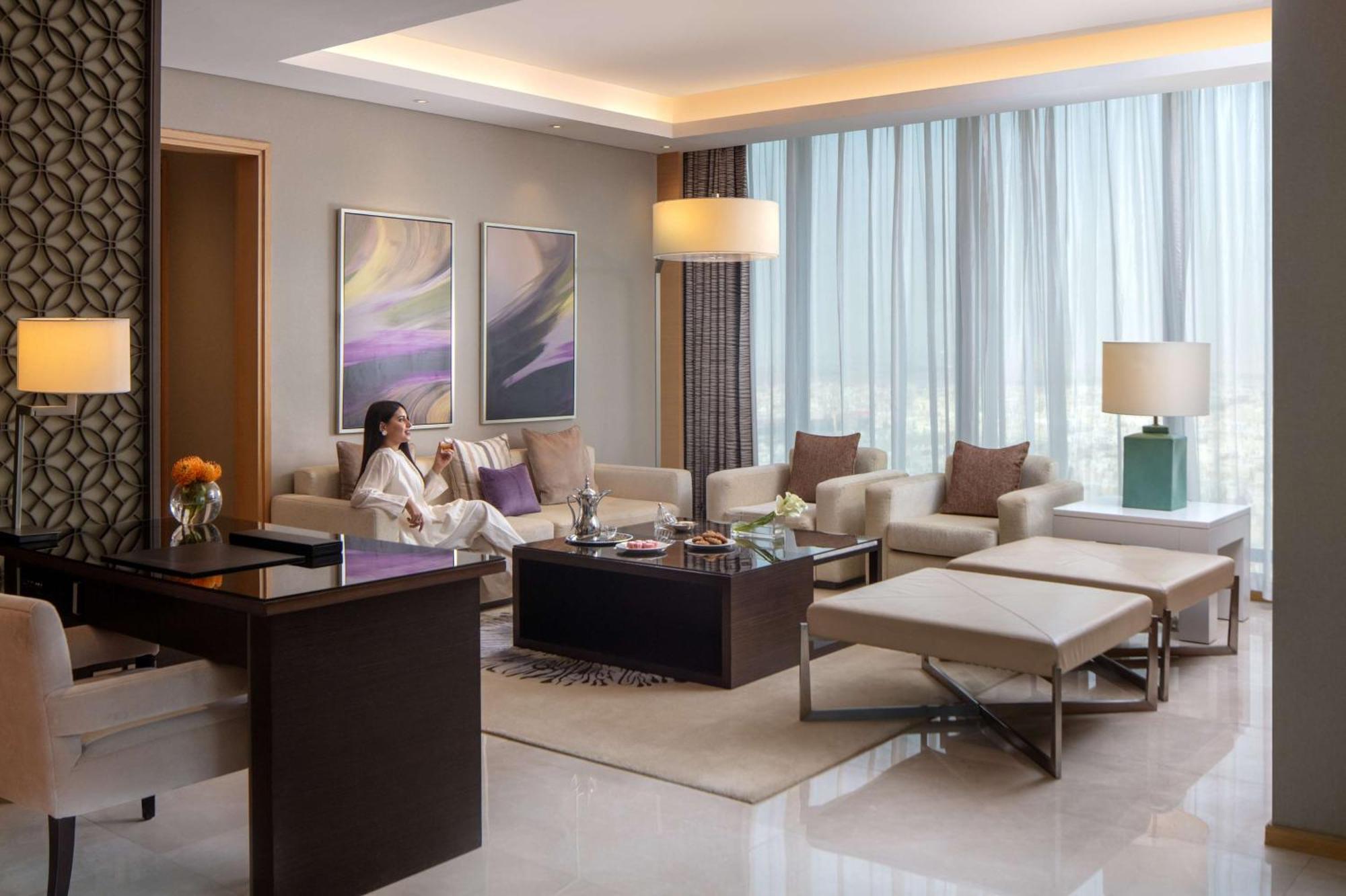 Hyatt Regency Riyadh Olaya Extérieur photo A living room at the Ritz-Carlton, DIFC