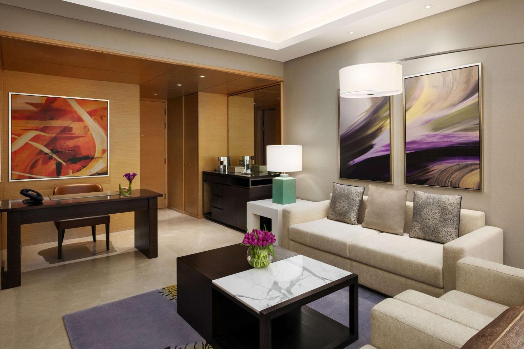 Hyatt Regency Riyadh Olaya Extérieur photo A living room in a suite at the Ritz-Carlton, Dubai